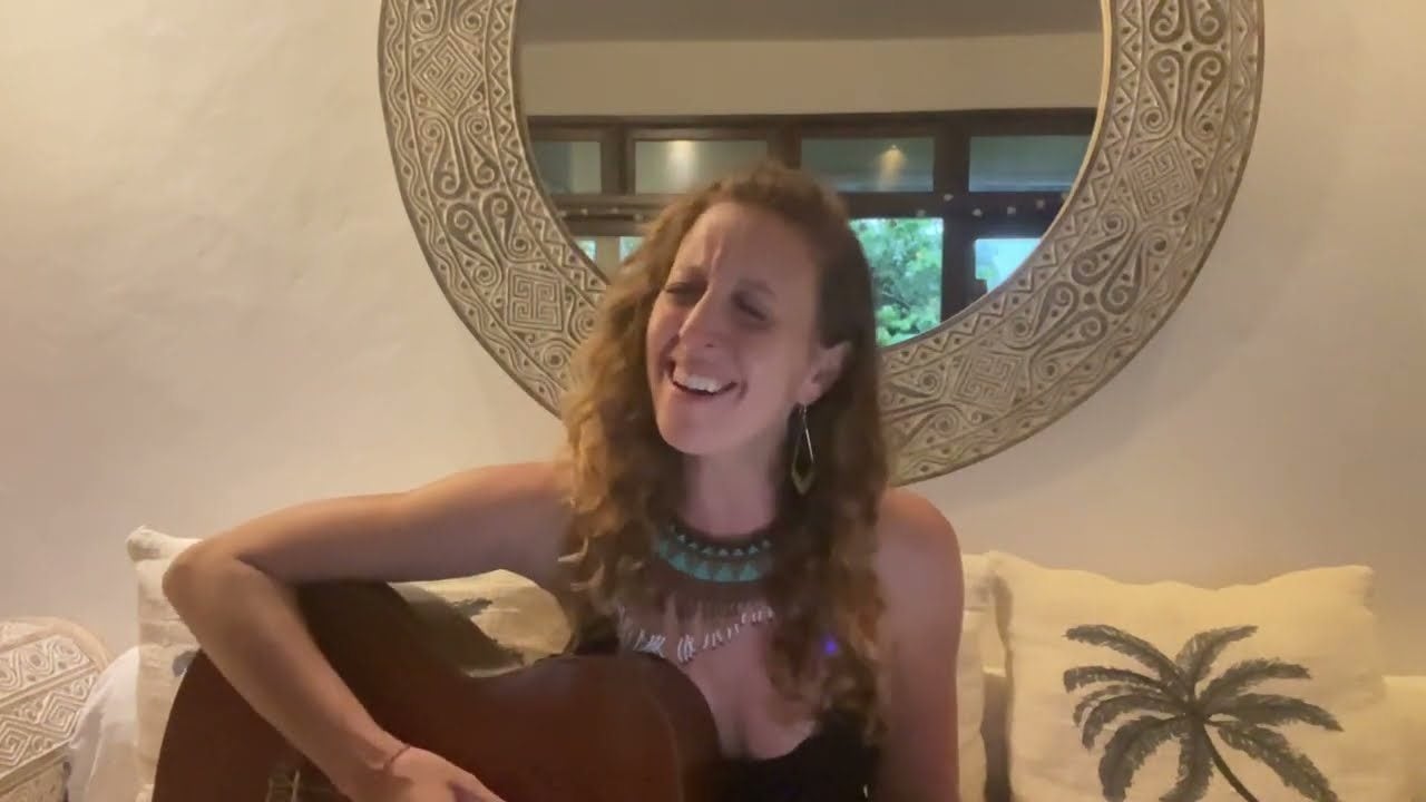Francie singing Vem M&atilde;e Natureza